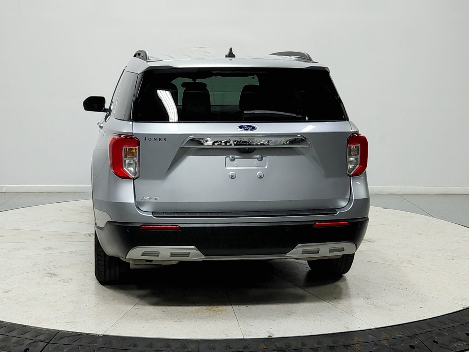 Used 2023 Ford Explorer XLT w/ Equipment Group 202A RWD image 7