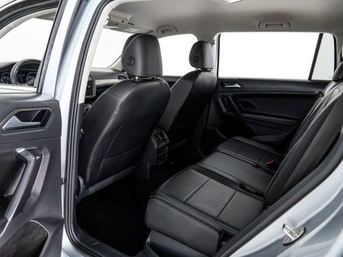 Used 2021 Volkswagen Tiguan SE R-Line image 37