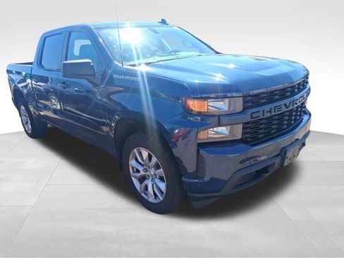 Used 2020 Chevrolet Silverado 1500 Custom w/ Custom Value Package RWD image 3