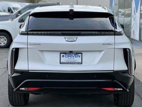 Used 2024 Cadillac Lyriq Luxury AWD/4WD image 4