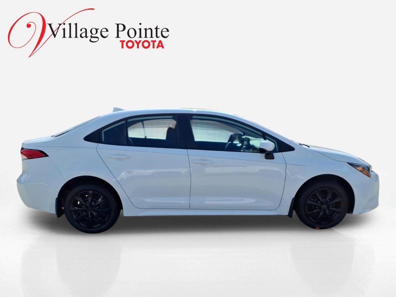 Used 2027 Toyota Corolla LE FWD image 4