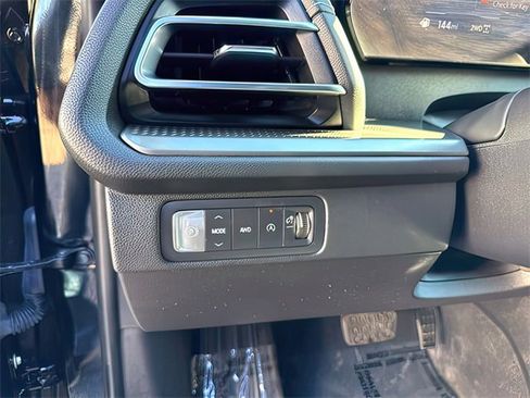 Certified 2025 Chevrolet Traverse LT image 18