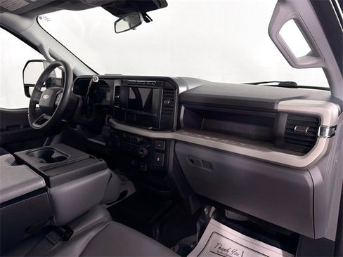 Used 2023 Ford F250 XL w/ XL Chrome Package image 28