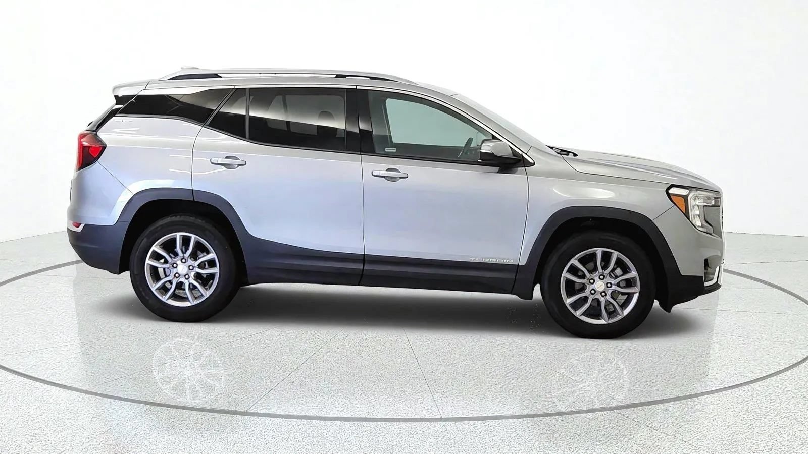 Used 2024 GMC Terrain SLT AWD/4WD image 10