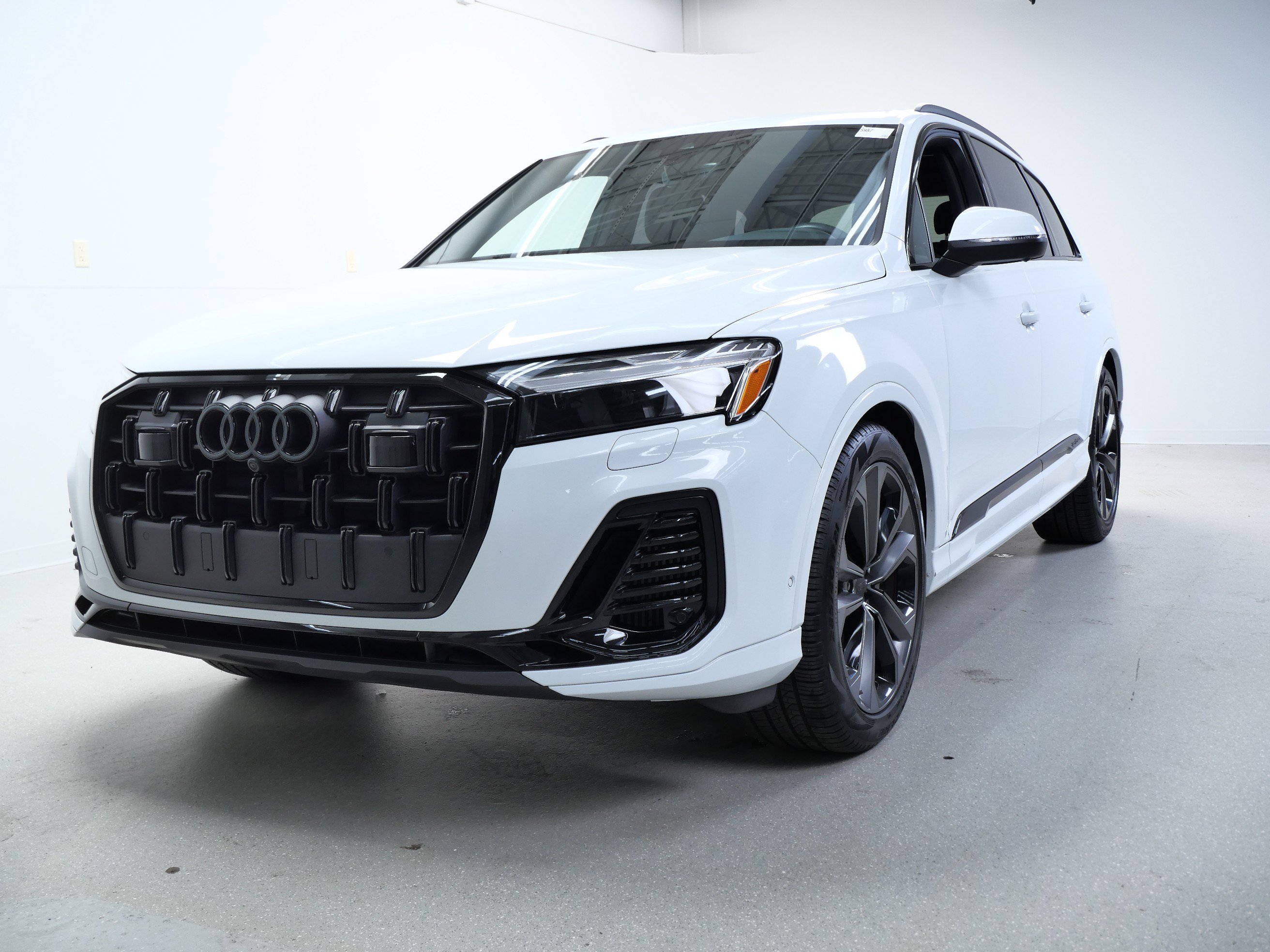 Used 2026 Audi Q7 3.0T Premium Plus w/ Premium Plus Package AWD/4WD image 11