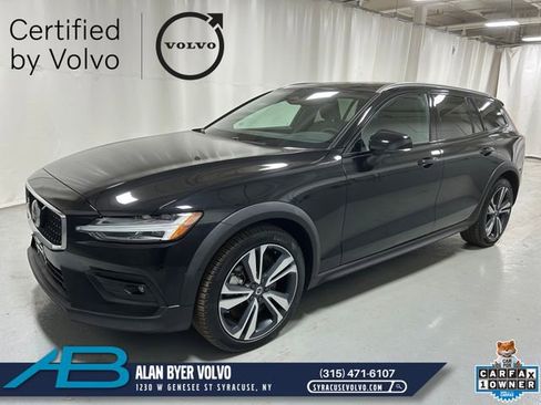 Certified 2025 Volvo V60 B5 Cross Country Plus AWD/4WD image 1
