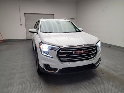 Used 2024 GMC Terrain SLT image 14