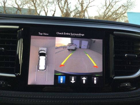 Used 2020 Chrysler Pacifica Limited w/ Advanced Safetytec Group image 13