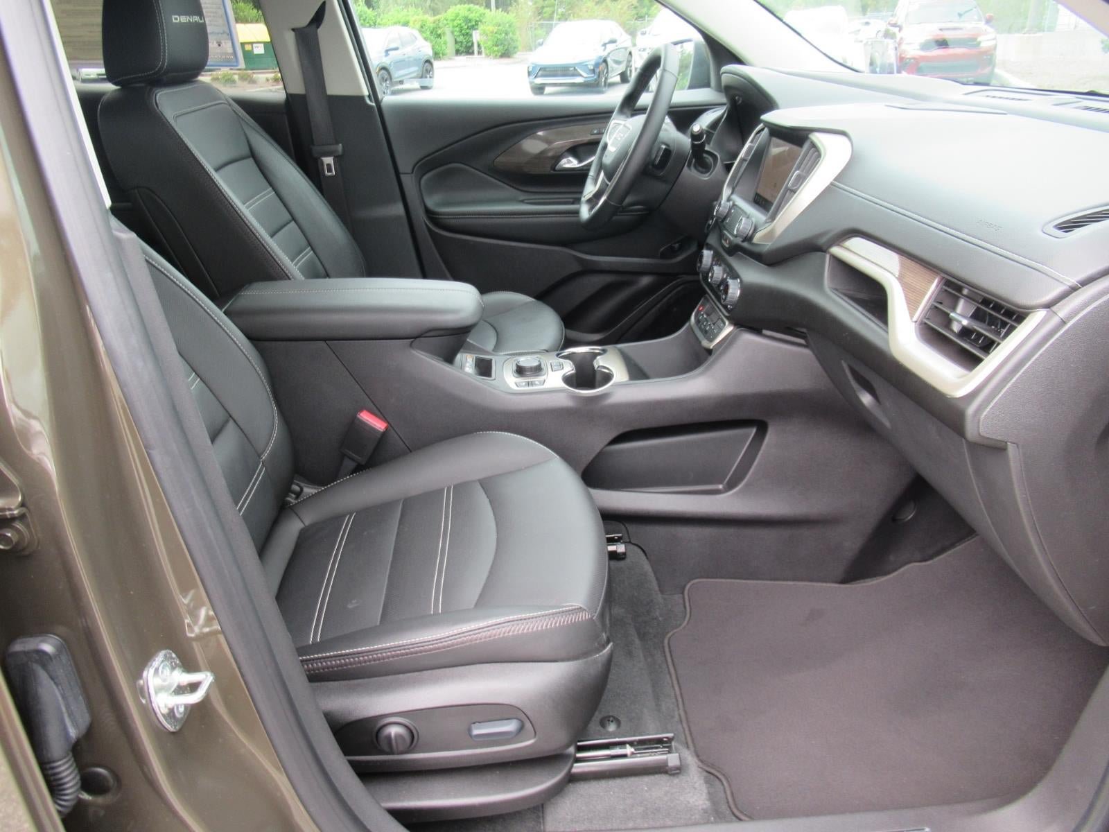 Used 2024 GMC Terrain Denali w/ Denali Premium Package AWD/4WD image 10