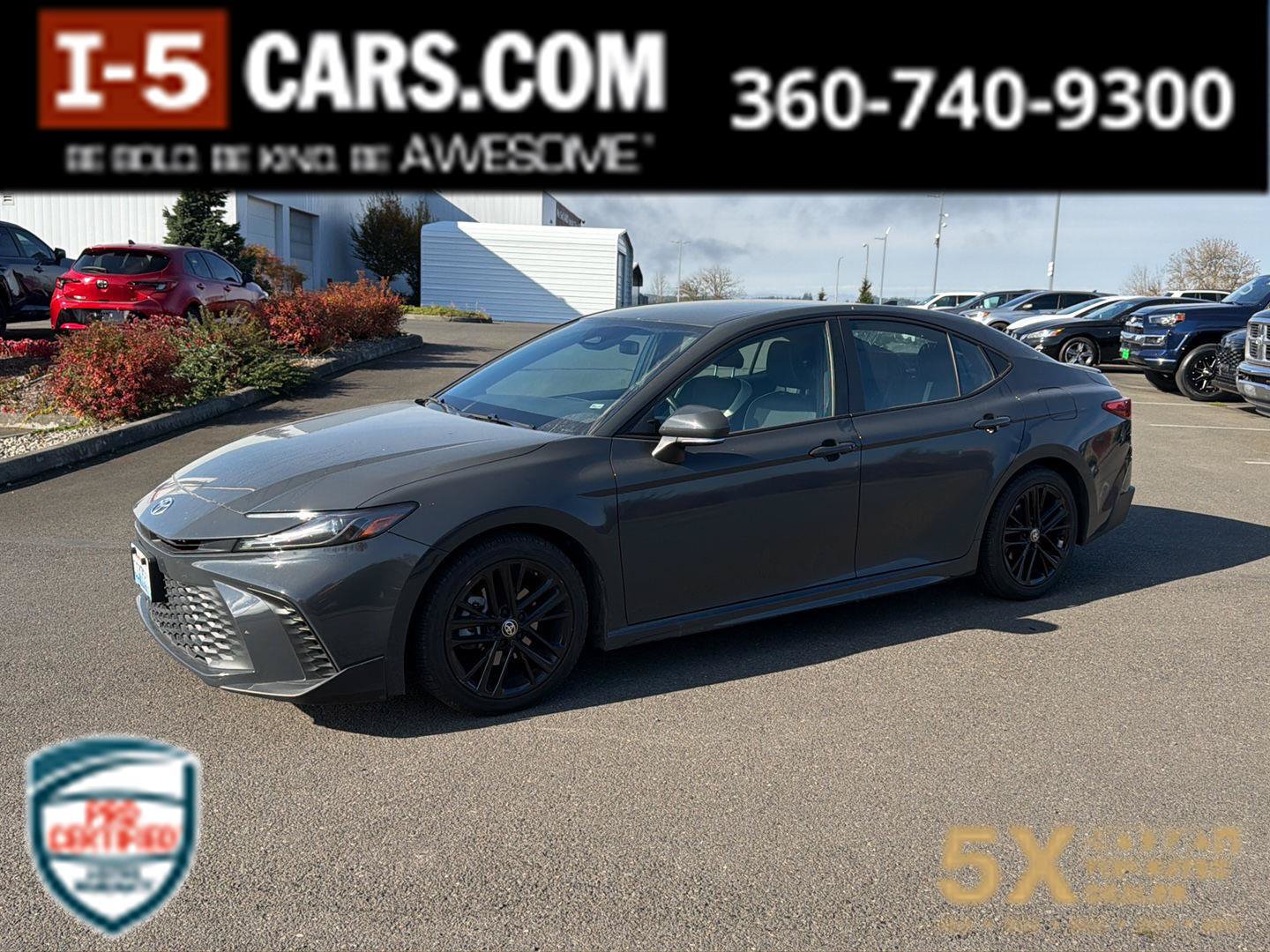 Used 2025 Toyota Camry SE FWD image 1