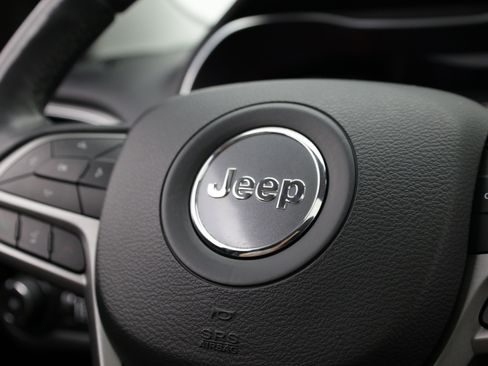 Used 2019 Jeep Cherokee Latitude Plus w/ Comfort/Convenience Group FWD image 35