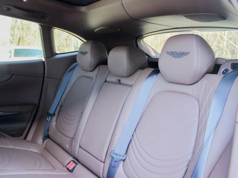 Used 2022 Aston Martin DBX image 10