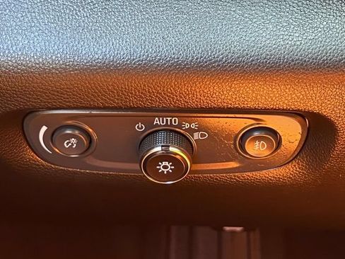 Used 2019 Chevrolet Traverse LT FWD image 22