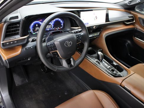 Certified 2025 Toyota Crown Signia w/ Advanced Technology Package AWD/4WD image 12