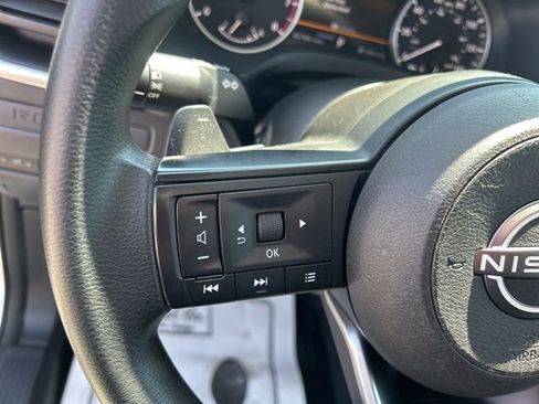 Used 2023 Nissan Rogue S FWD image 17