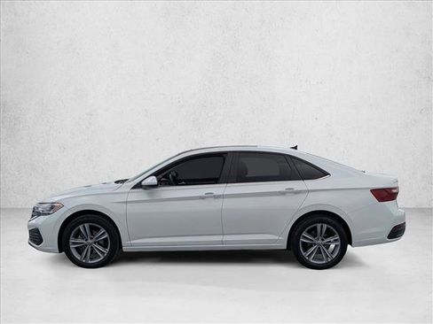 Used 2023 Volkswagen Jetta SE w/ Panoramic Sunroof Package FWD image 9