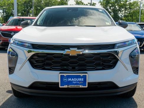 Used 2024 Chevrolet Trax LS FWD image 3