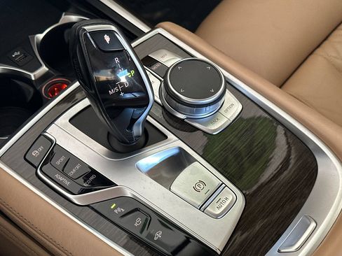 Used 2022 BMW 740i w/ Premium Package RWD image 21