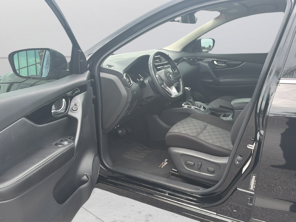 Used 2022 Nissan Rogue Sport SV AWD/4WD image 18