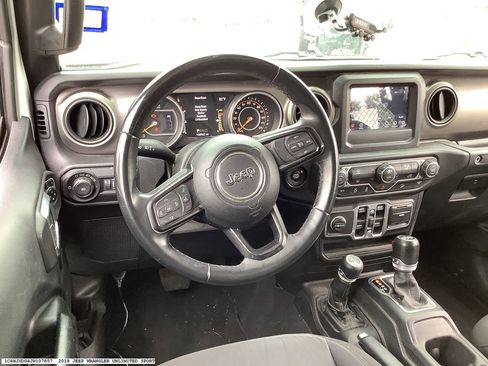 Used 2018 Jeep Wrangler Unlimited Sport S AWD/4WD image 10