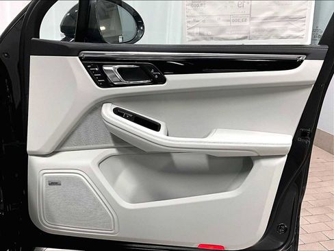New 2026 Porsche Macan S image 28