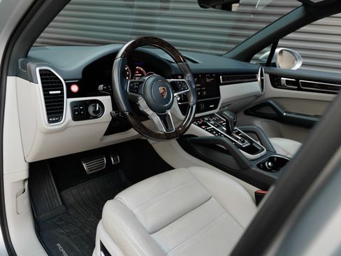 Certified 2019 Porsche Cayenne S AWD/4WD image 4
