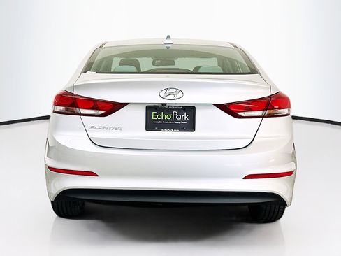 Used 2017 Hyundai Elantra SE FWD image 7
