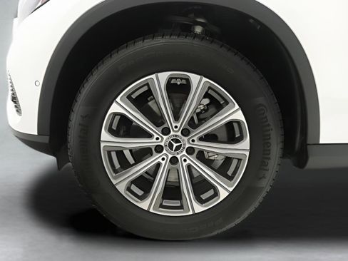 Used 2025 Mercedes-Benz GLC 300 4MATIC image 26
