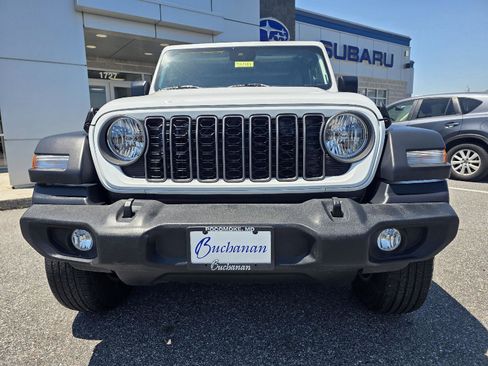 Used 2025 Jeep Wrangler Unlimited Sport AWD/4WD image 2