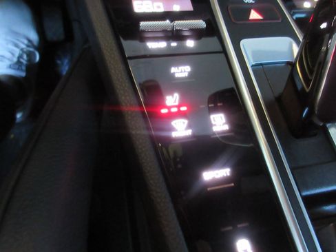 Used 2023 Porsche Cayenne image 9