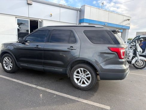 Used 2017 Ford Explorer XLT FWD image 2