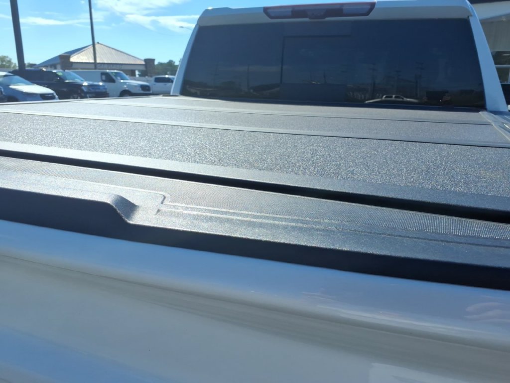 Used 2023 Chevrolet Silverado 1500 High Country w/ High Country Premium Package AWD/4WD image 15