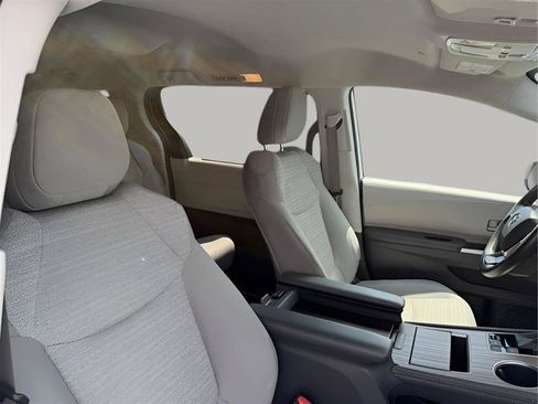 Used 2021 Toyota Sienna LE FWD image 36