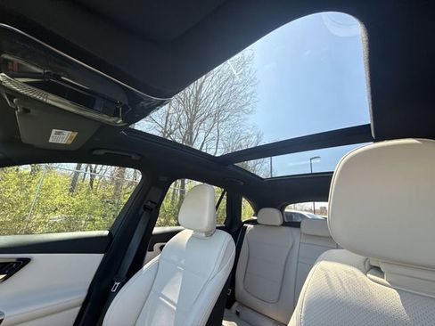Used 2025 Mercedes-Benz GLC 300 image 21