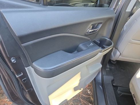 Used 2017 Honda Ridgeline RTL-T image 8