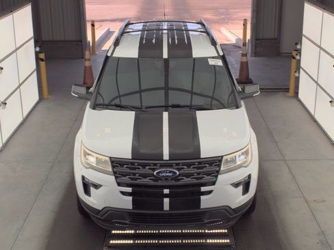 Used 2018 Ford Explorer XLT w/ Equipment Group 202A image 2