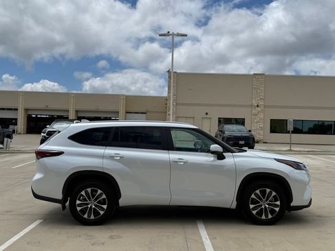 Used 2026 Toyota Highlander XLE AWD/4WD image 6