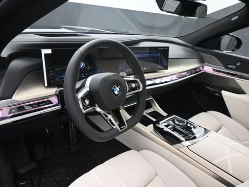 New 2025 BMW 760i xDrive w/ Executive Package image 18