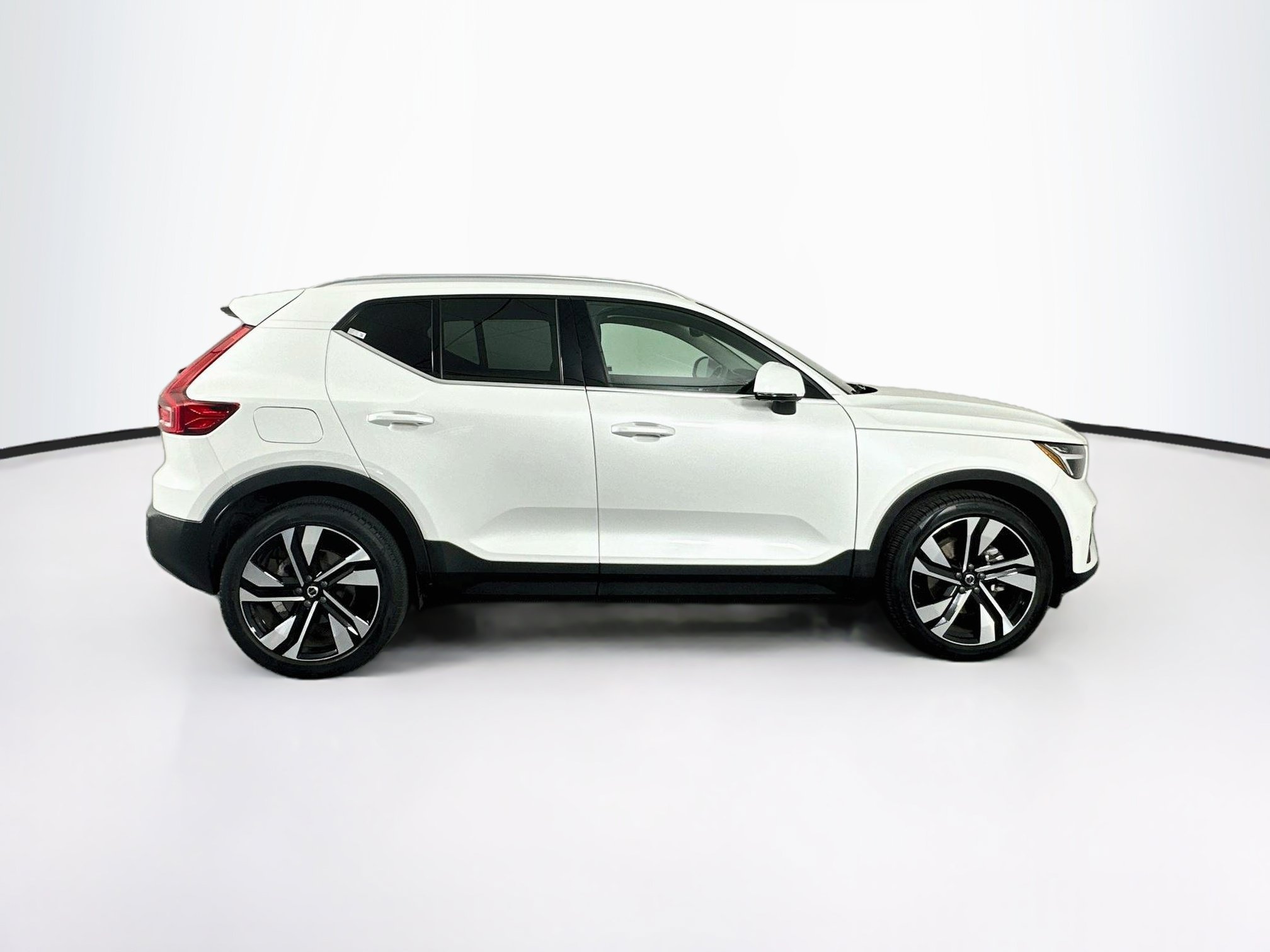 Used 2023 Volvo XC40 B5 Ultimate w/ Protection Package Premier AWD/4WD image 10