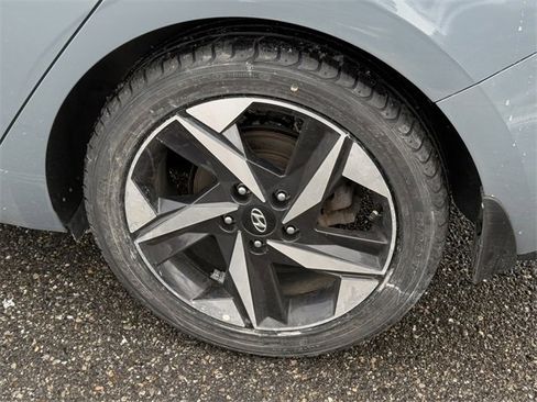 Used 2023 Hyundai Elantra Limited image 5