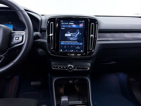 Used 2023 Volvo C40 P8 Recharge Ultimate image 9