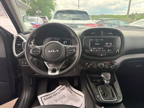 Used 2023 Kia Soul LX w/ LX Technology Package FWD image 20