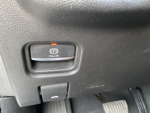 Used 2024 Jeep Grand Cherokee Altitude RWD image 47