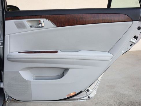 Used 2011 Toyota Avalon Limited FWD image 25