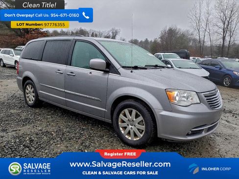 Used 2016 Chrysler Town & Country Touring image 5