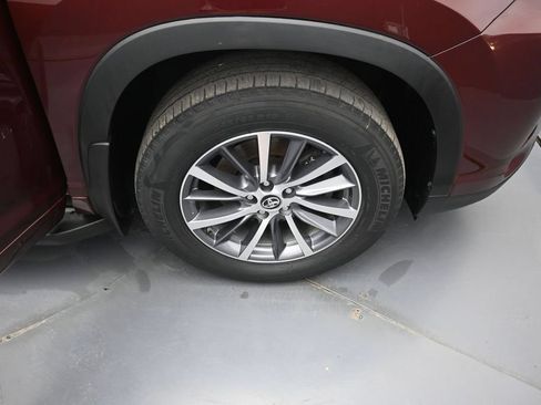 Used 2017 Toyota Highlander XLE AWD/4WD image 39