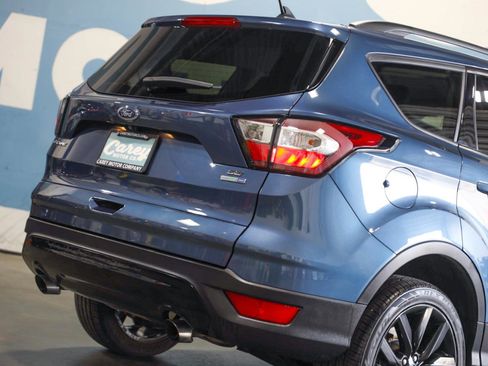 Used 2018 Ford Escape SE w/ SE Sport Appearance Package image 32
