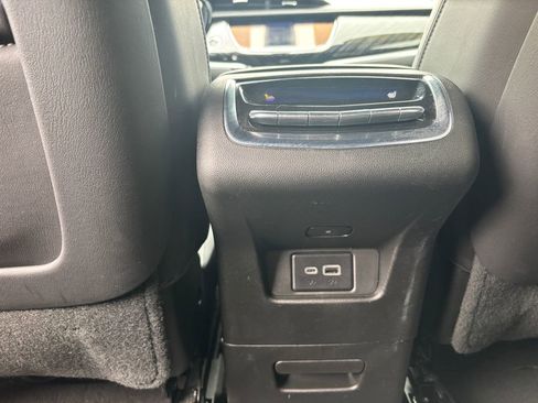 Used 2025 Cadillac XT6 Premium Luxury image 37