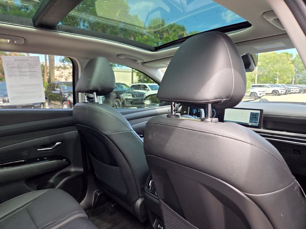 Used 2025 Hyundai Tucson Limited FWD image 17