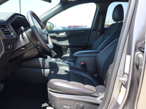 Used 2024 Ford Escape ST-Line w/ Tech Pack #1 AWD/4WD image 10